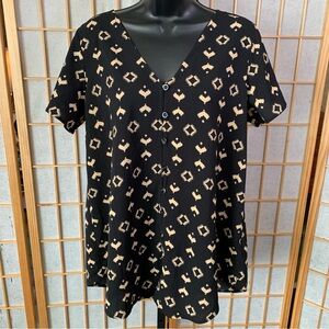 LulaRoe Swingy V-Neck Button Down Blouse